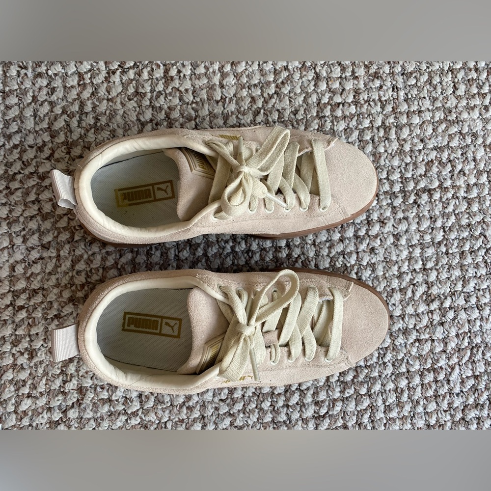 Women’s puma sneakers- lightly worn and in good condition - Picture 2 of 5